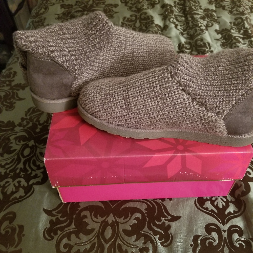 Sweater boots